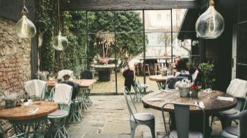 Pohřební obřad v kavárně či restauraci