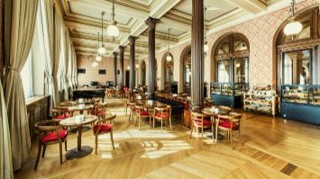 Pohřební rozloučení v salonku restaurace, zámku nebo kavárny