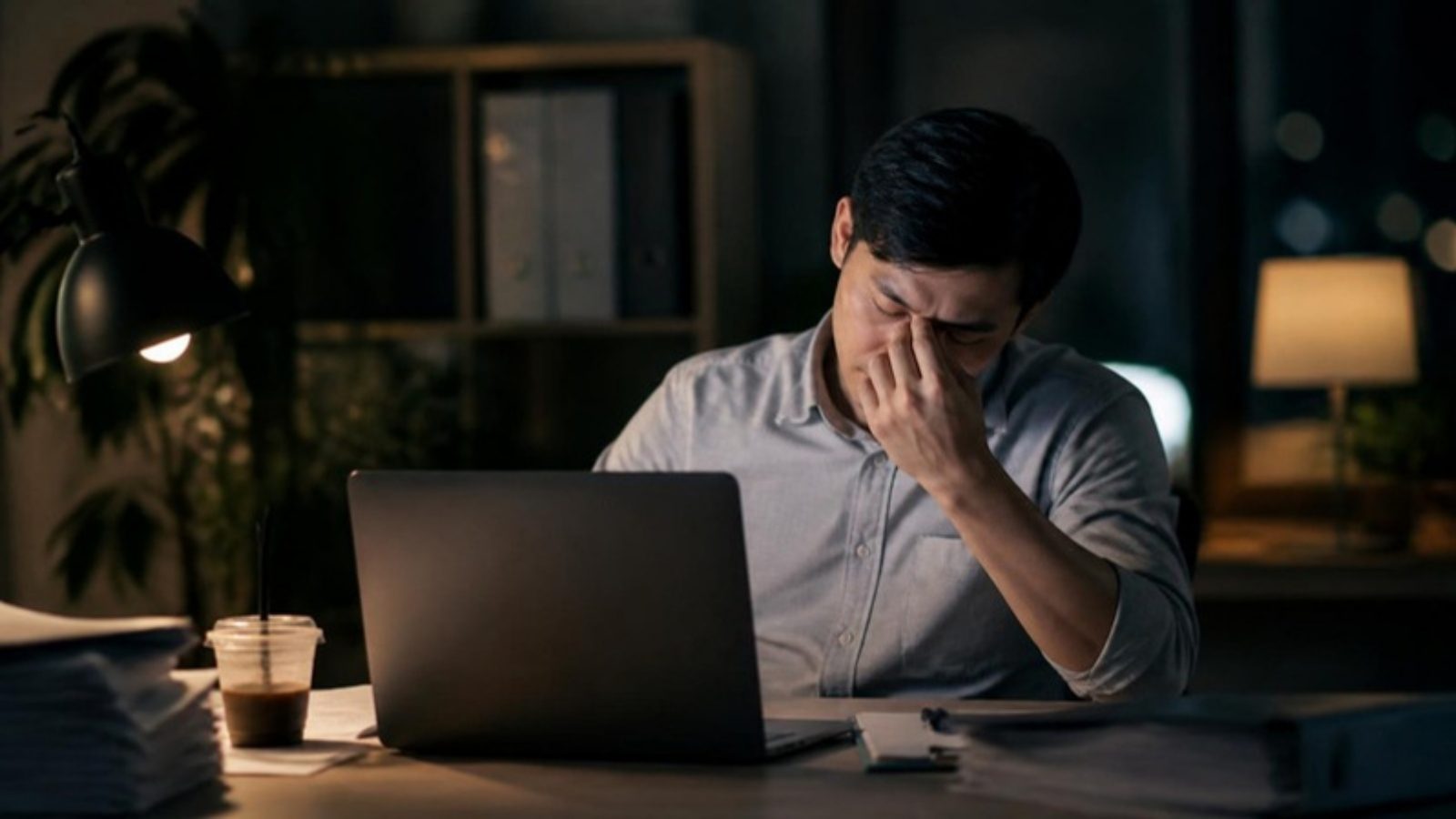 Làm việc nhiều đến mức nào khiến cơ thể xuống sức? Cách nhận biết và phục hồi đúng