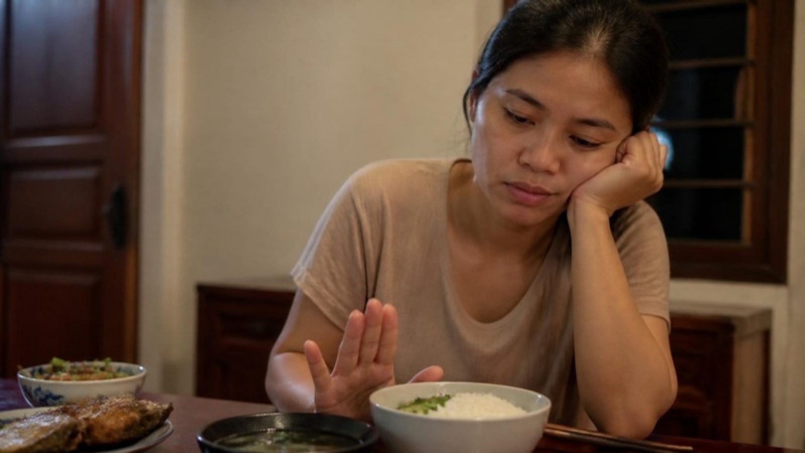 Suy nhược cơ thể chán ăn: Vì sao càng mệt càng khó ăn?