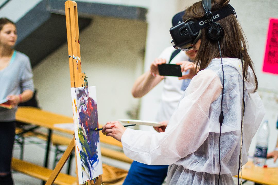 AUGMENTED/
VIRTUAL REALITY