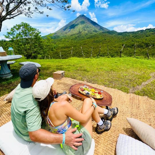 A gourmet picnic is one of the best Arenal Volcano activities. 