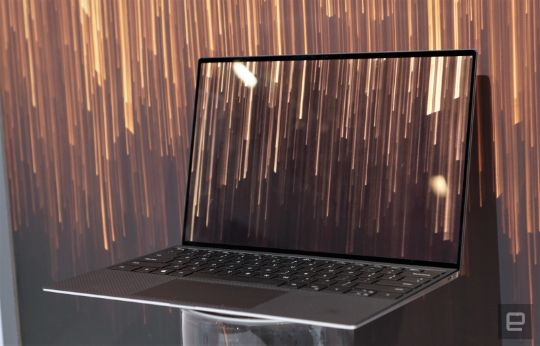 Trên tay nhanh Dell XPS 13 (2020): Màn hình vô cực, bàn phím được mở rộng, pin lên đến 19 tiếng