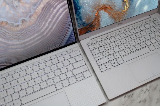 Trên tay nhanh Dell XPS 13 (2020): Màn hình vô cực, bàn phím được mở rộng, pin lên đến 19 tiếng