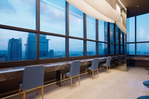 OPEN LIBRARY<br>Allow yourself to inspire some new ideas for your own work or to experience some relaxing moments with your favorite books in the open library.