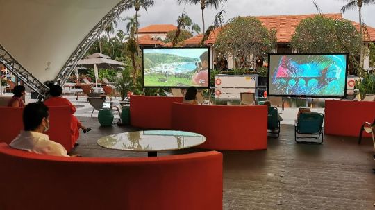 Play two movies at the same time