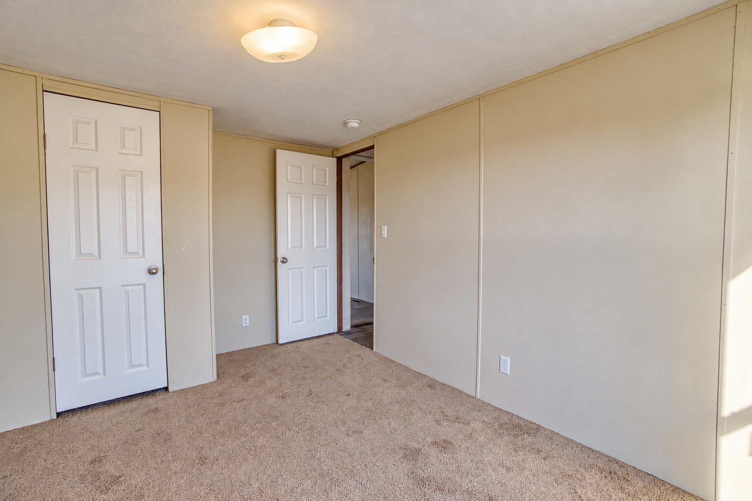 Bedroom with closet - 215 Cale Lane, Calera OK