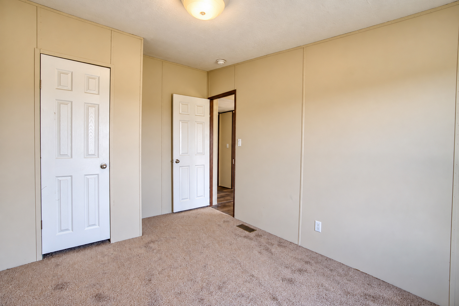 Bedroom with closet - 215 Cale Lane, Calera OK