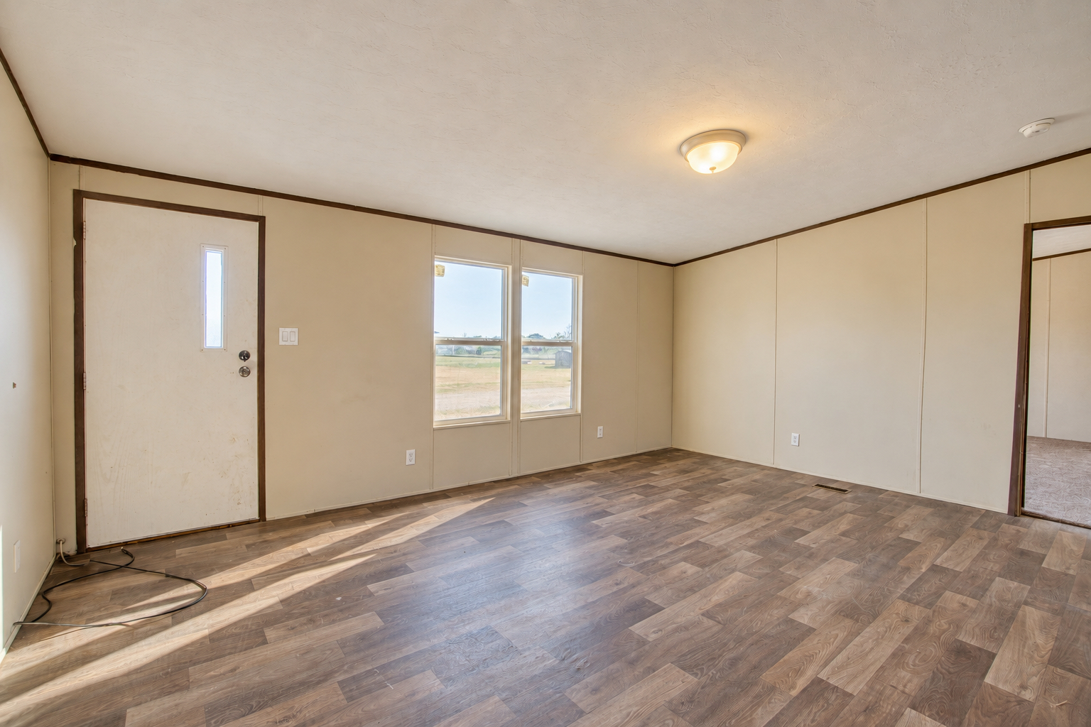 Front entry with wood-look flooring - 215 Cale Lane, Calera OK