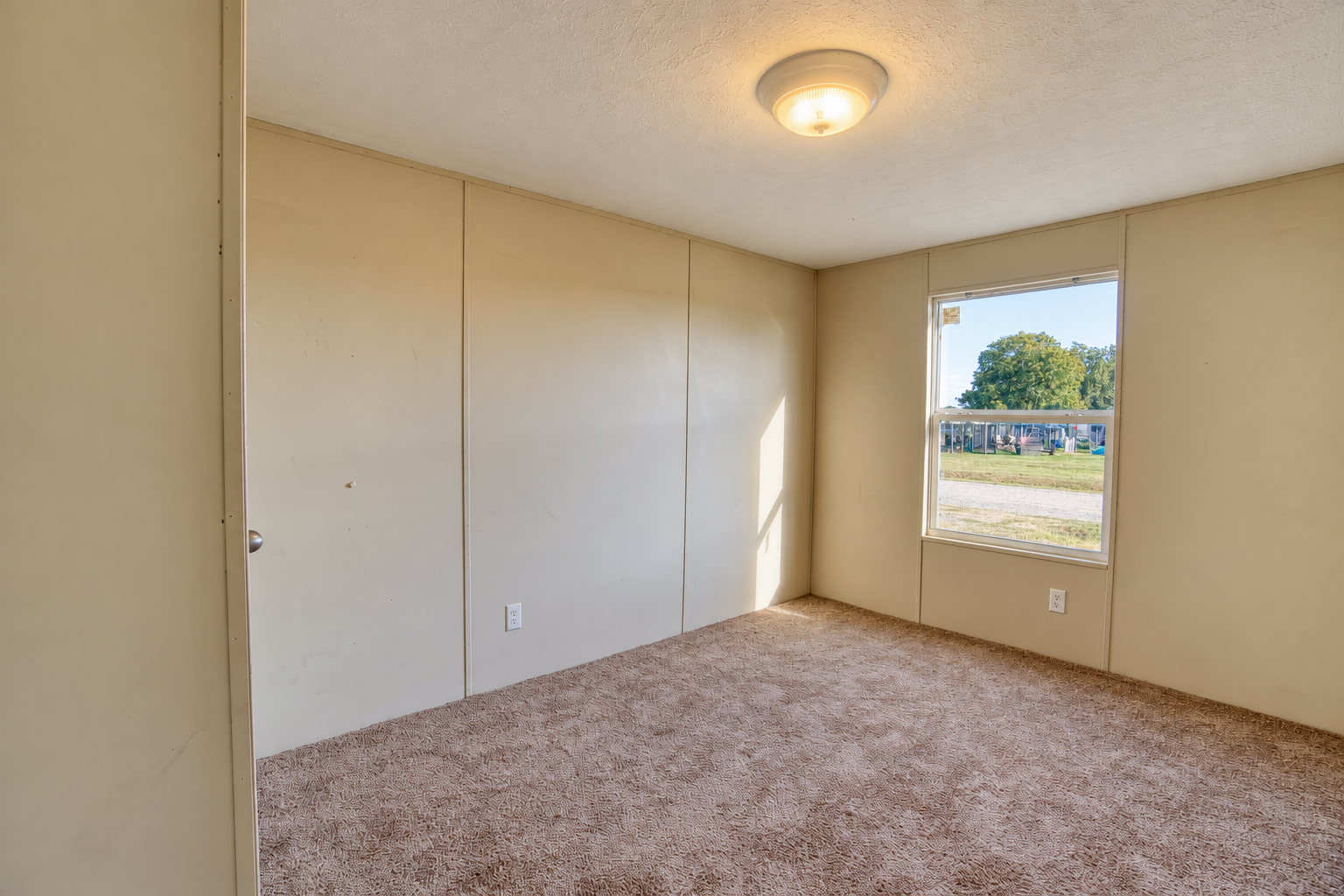 Bedroom with carpet and natural light - 215 Cale Lane, Calera OK