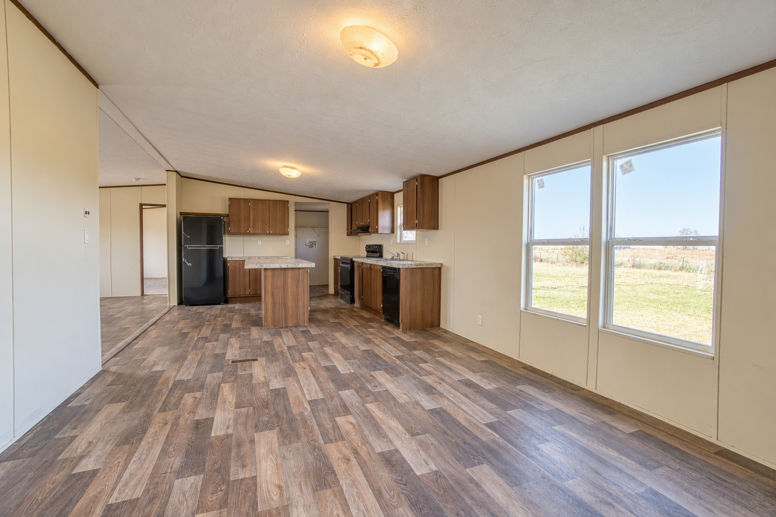 Open living area flowing into the kitchen - 215 Cale Lane, Calera OK