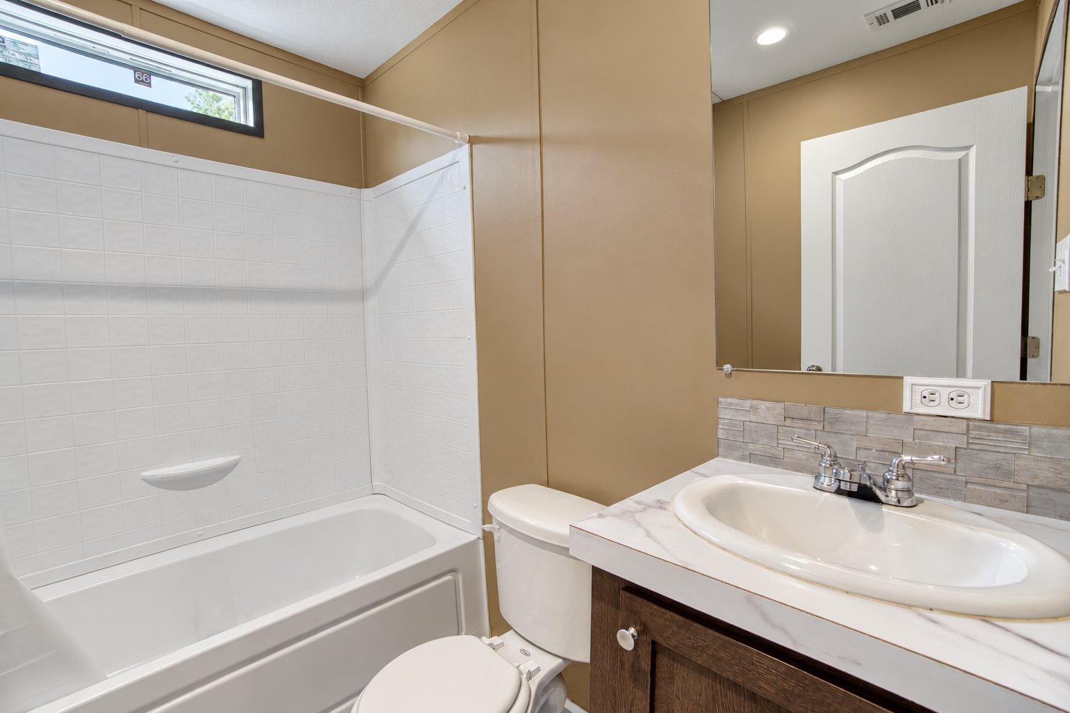 Full Bathroom with Tub-Shower - 332707 E Caprock Dr, Wellston OK