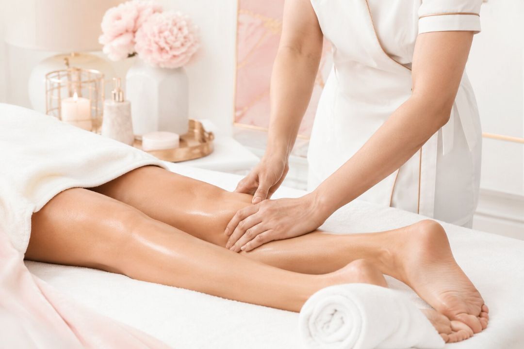 Lymphatic drainage massage at LAVŌGUE