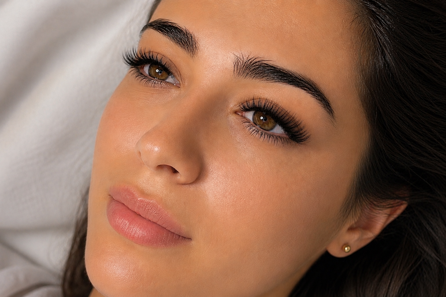 Volume eyelash extensions at LAVŌGUE