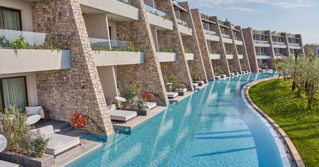Swim-Up Rooms